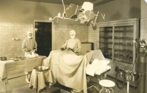 ההסטוריה של תאורה כירורגית בחדרי ניתוח