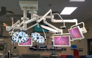 סרטון-תהליך התקנת מנורת ניתוח